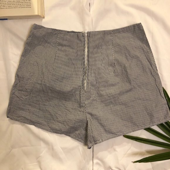 Blue & white pin stripe high waisted skort - Picture 2 of 4